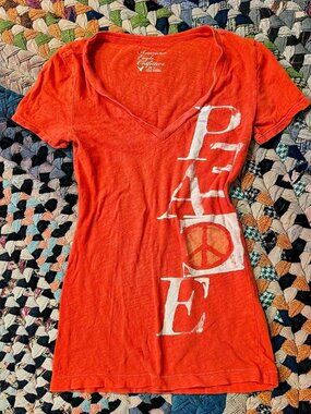 American Eagle red peace sign graphic tee Size XS #graphictee #peace